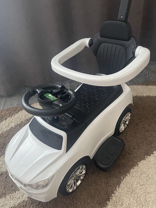Продам дитячу машинку толокар bmw