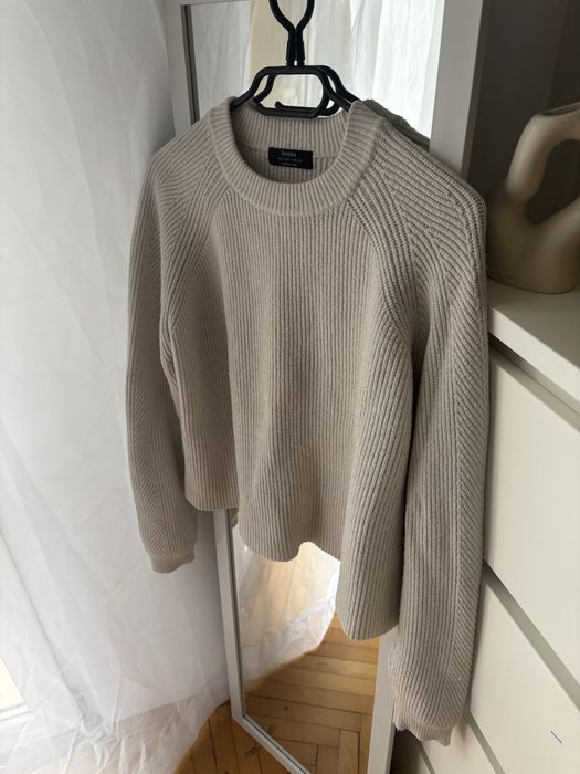 Jasny sweterek bershka S 36 capsule minimalistyczny basic ecru