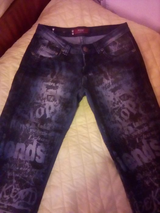 Джинсы на девушку.