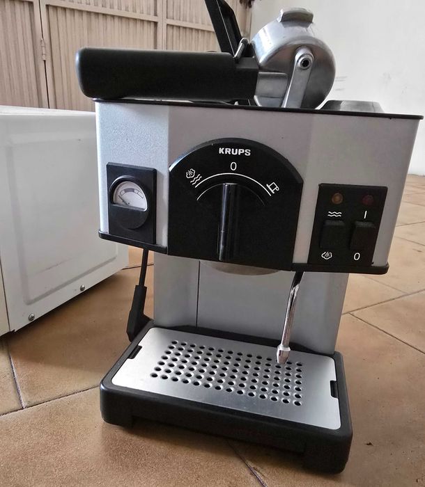 Aspirador , microondas  , máquina café