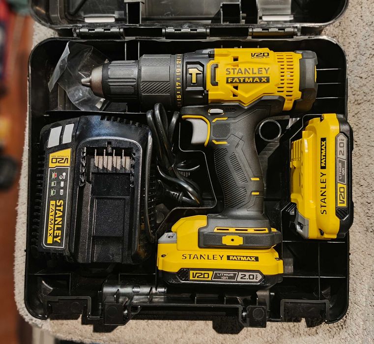 Wiertarko-wkrętarka Stanley FatMax SFMCD711 | z udarem | 18V 2x2,0Ah | ładowarka | walizka