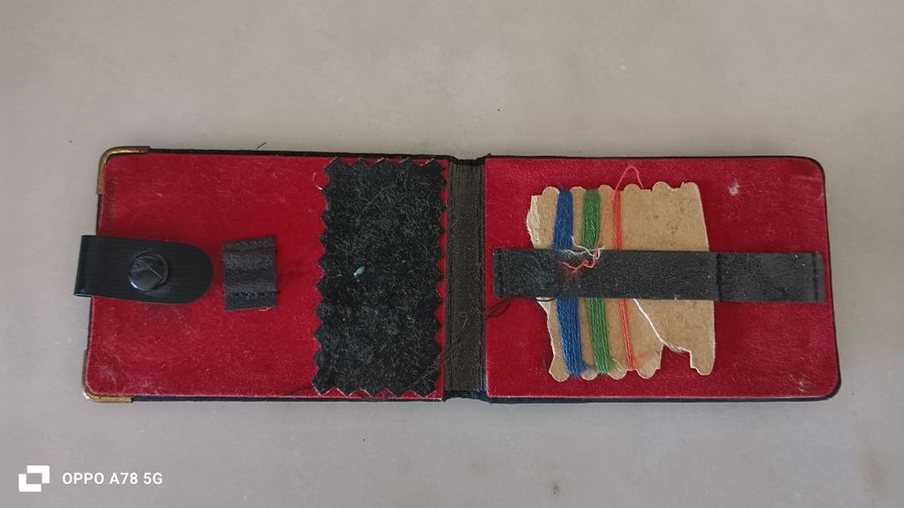 Espelho c/pente e carteira de costura antiga