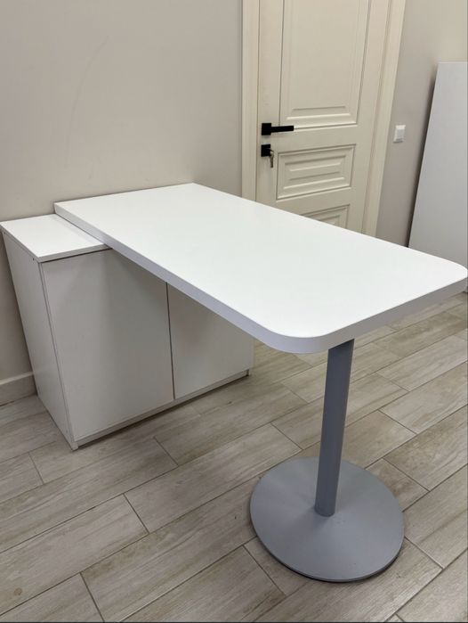 Продаються офісні меблі