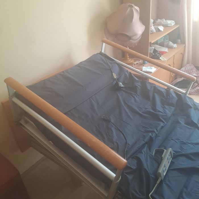 Łóżko rehabilitacyjne + stolik gratis