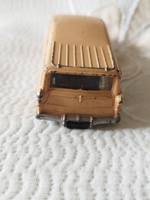 Dinky Toys Nash Rambler (referência 173) fabricado pela Meccano Ltd em Inglaterra.