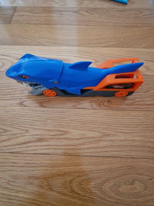 Hot Wheels Tuburão engoleCarros