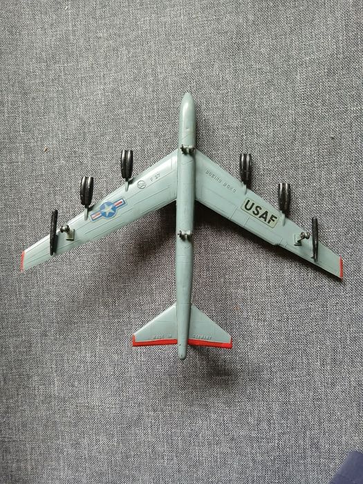 B52 stary model firmy Siku