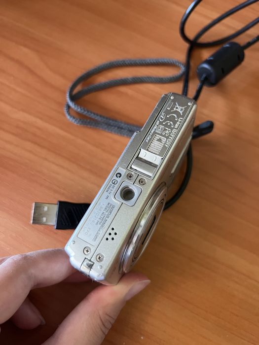 Фотоапарат Olympus FE-240 Silver (на запчастини або під ремонт)