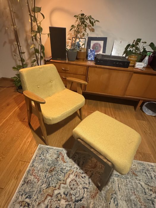 Fotel PRL vintage, chierowski 366 z podnozkiem.