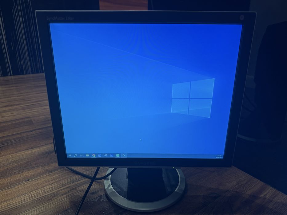 Monitor Samsung Sync Master 730BF