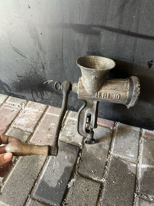 Stara maszynka do mielenia mięsa zabytek MODOS 10