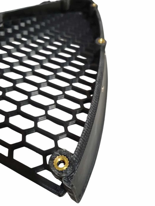 Grill/Atrapa Plaster miodu do Alfa Romeo 147 FL (Po Lift) (scudetto)