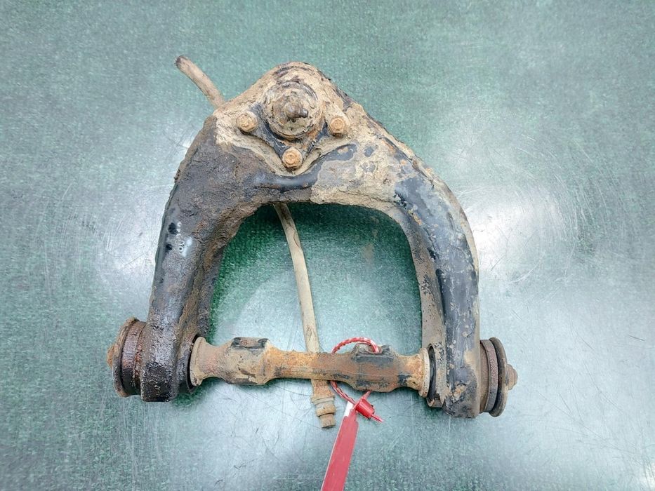 Braço Suspensão Superior Frente Direito Mitsubishi L200