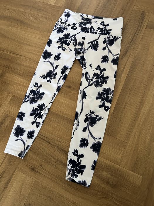 Legginsy w kwiaty damskie