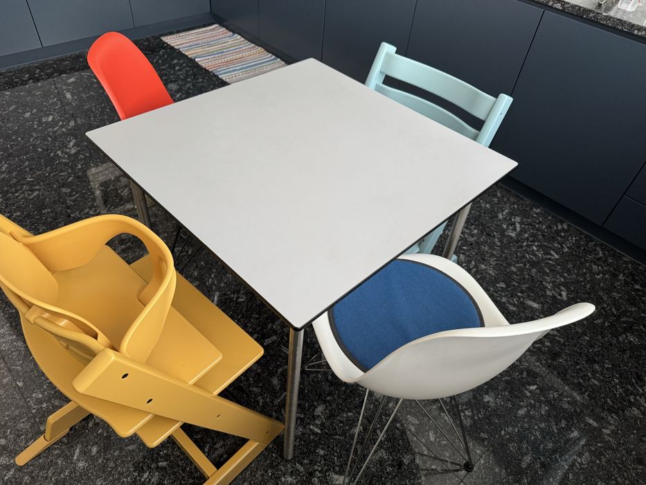 Mesa Vitra quadrada