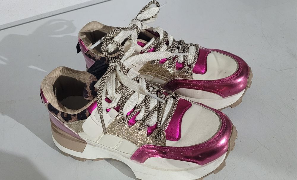 Sapatilhas n°38,  aconselho  a 37