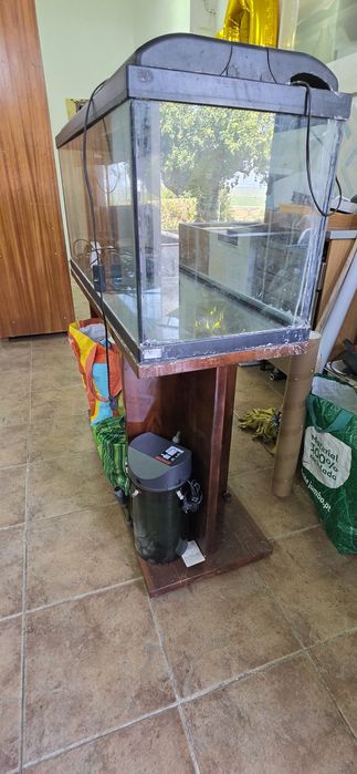 Aquario 180 litros com base e equipamentos
