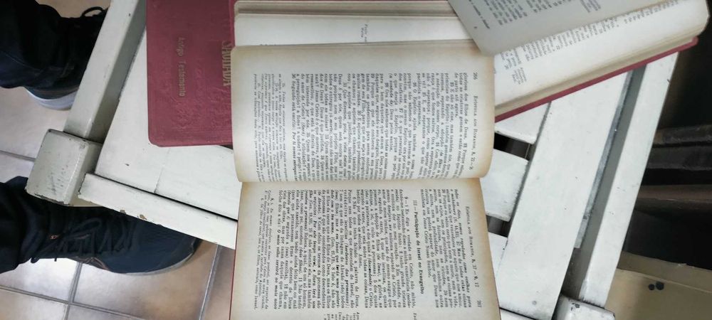 Bíblia Sagrada Antigo e Novo Testamento - edição de 4 volumes