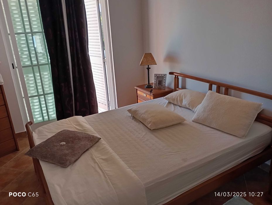 Quinta em sitio idílico e soalheiro. Grande terreno agrícola e rural.