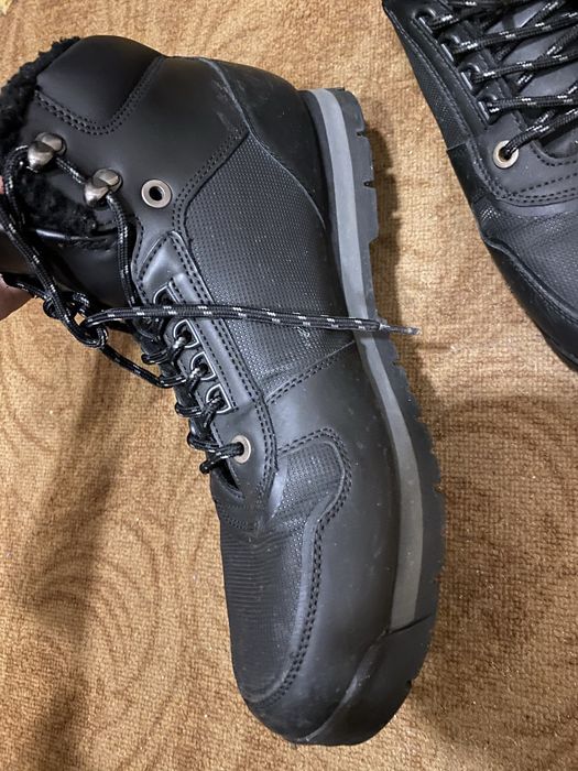 Продам высокие ботинки