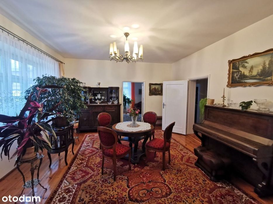 Dom z 2 mieszkaniami i garaż, ogród- Złotów (centr