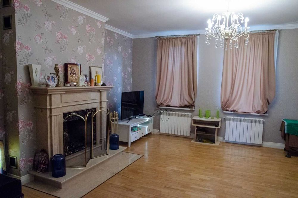 Будинок  з гаражем в м.Охтирка