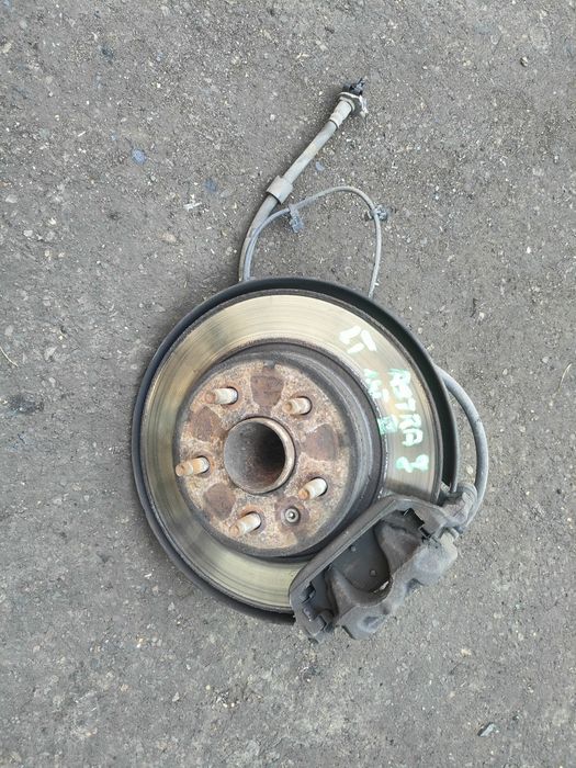 Opel Astra IV J 1.4T  zwrotnica piasta zacisk lewy tył