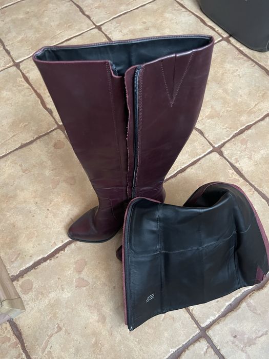 Чоботи жіночі бордові.