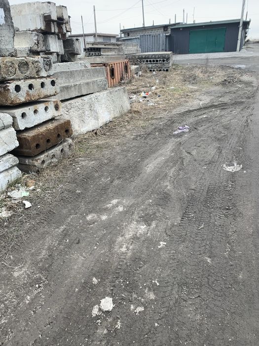 Продам  земельну дi лянку 200 кв мт. 16.5. М. На 12 м