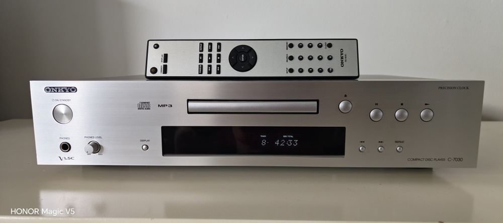 Odtwarzacz CD Onkyo C-7030