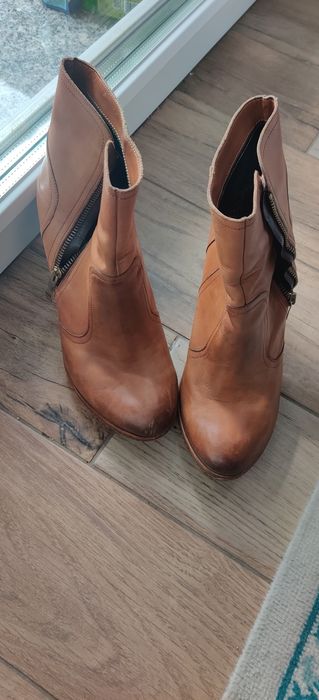 Badura kozaki szpilki botki