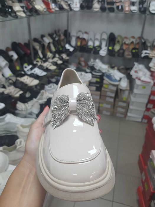 Туфлі на дівчинку.