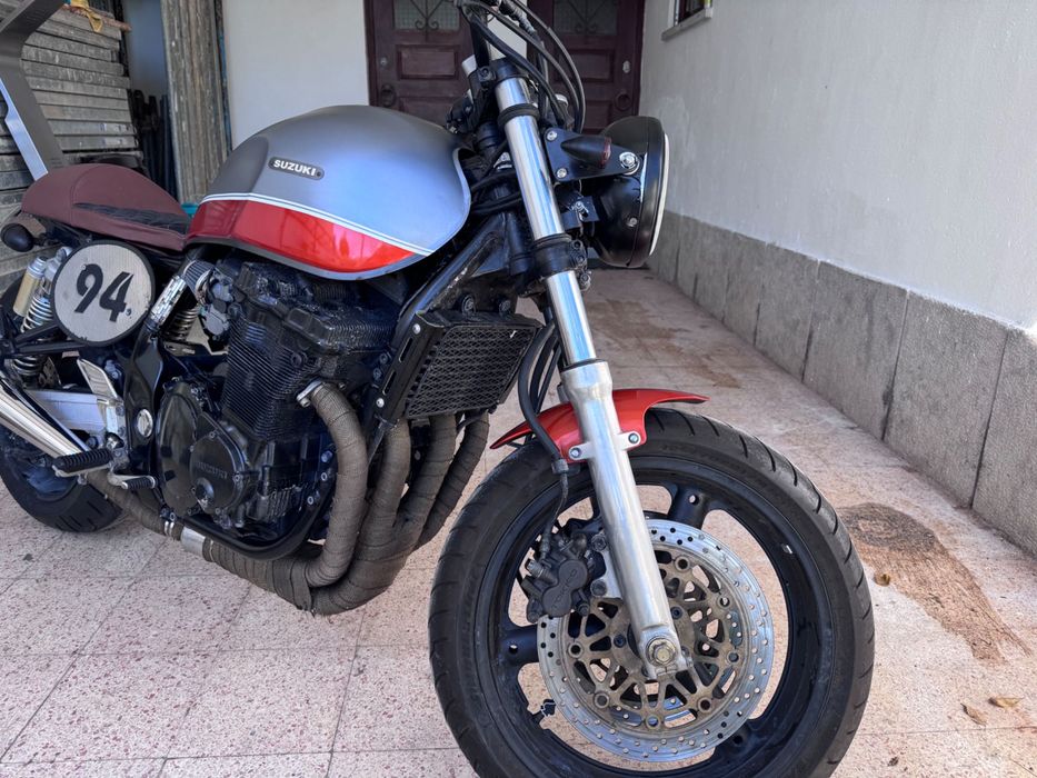Susuki GSX750 café racer