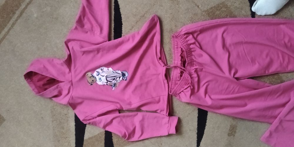 Новий жіночий спортивний костюм