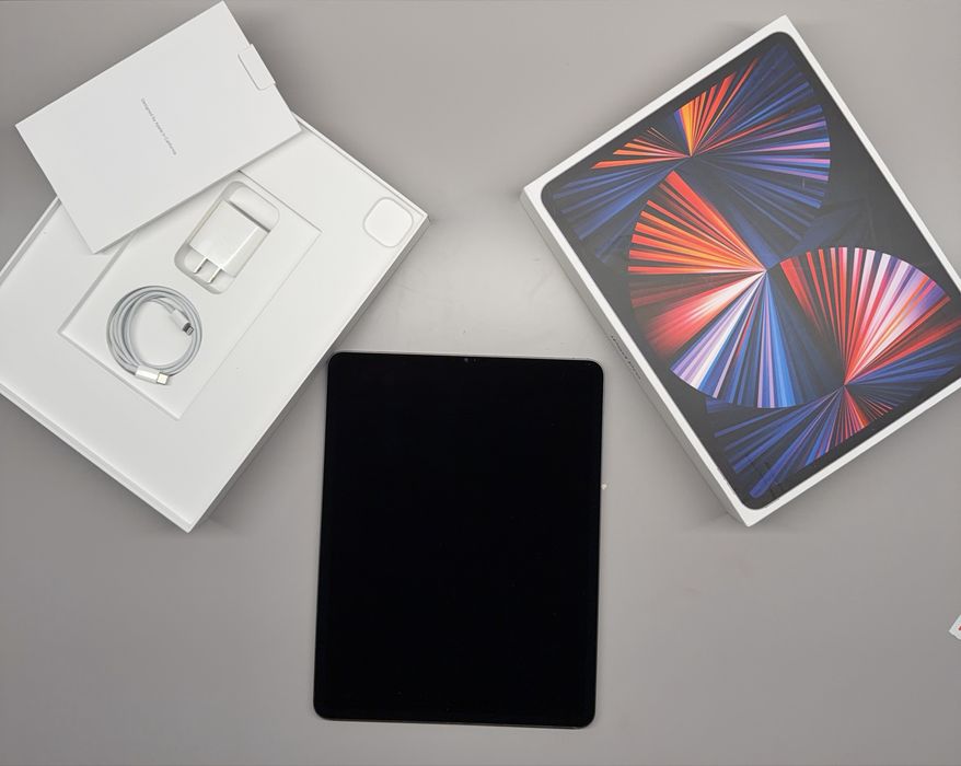 Apple iPad Pro 12.9″ (5th Generation) 256GB Wi-Fi, Space Gray