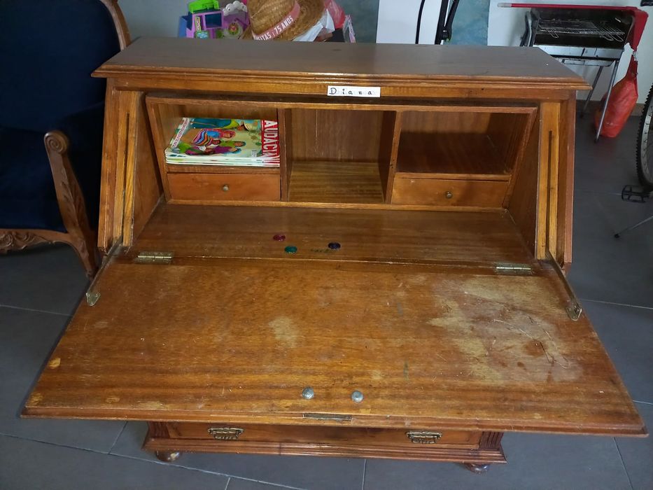 Conjunto de mobília antiga