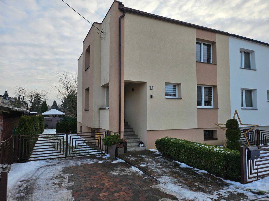 Sprzedam dom w zabudowie bliźniaczej w Złotowie.