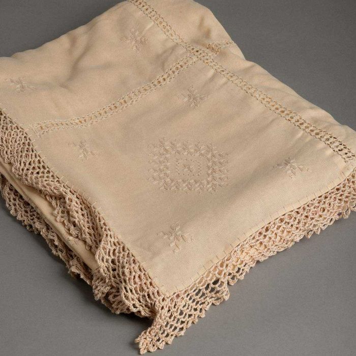 Toalha de mesa bordada