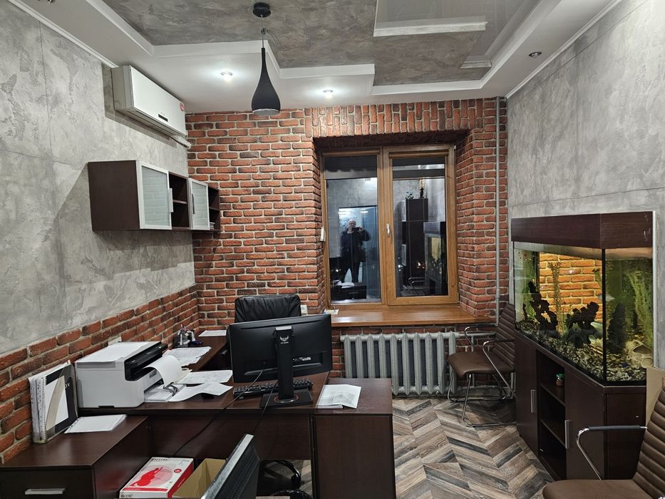 Продам офис с евроремонтом на проспекте Ивана Мазепы (около ДК Ильича)