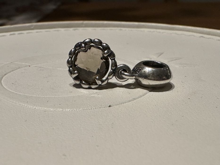 Pandora oryginalna zawieszka z kwarcem dymnym jesienny blask