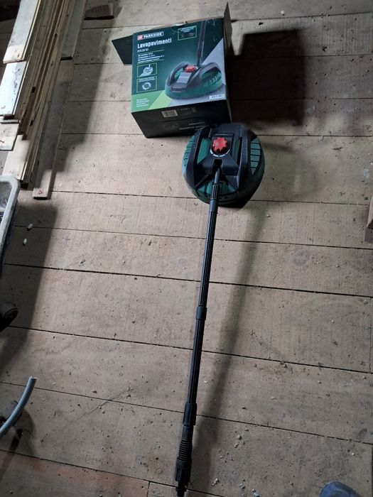 Escova lavapavimento.