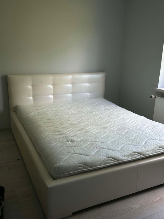 Łóżko tapicerowane 200 × 220 cm z materacem