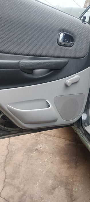 Мазда 323 2001 года