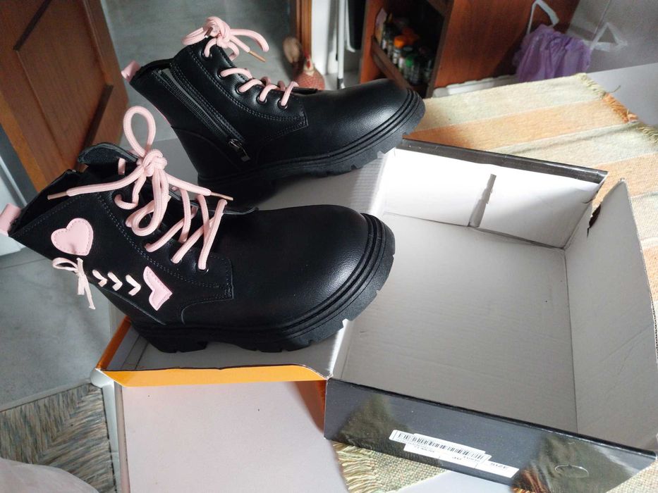 Botas pretas para menina
