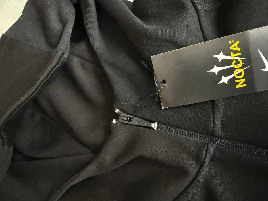 Czarny dres Nike Nocta