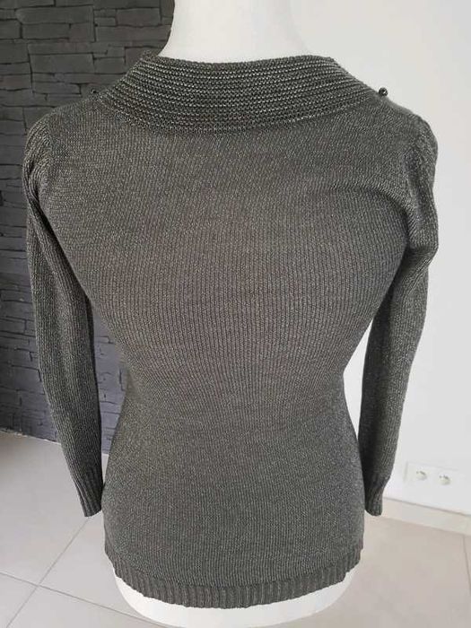 Sweterek z koralikami