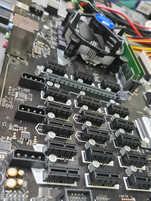 Asus Mining Expert B250 19 Slots NOVA EM CAIXA
