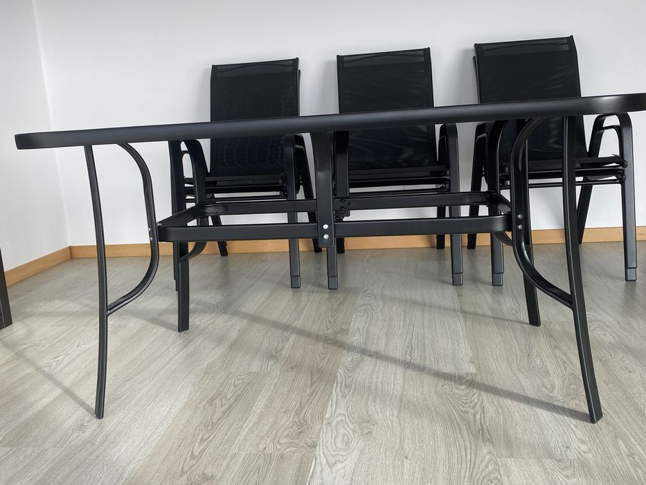 Mesa exterior jardim preta e 6 cadeiras