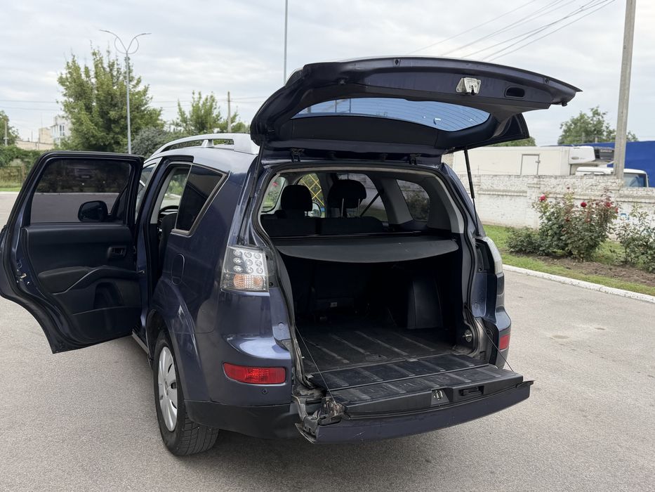 Mitsubishi Outlander XL 2.2 дизель 4x4 продам или обмен