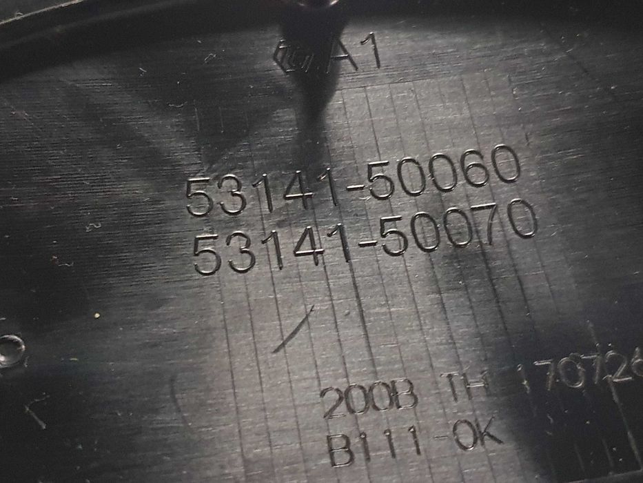 Emblemat przedni Lexus ES300h pod radar